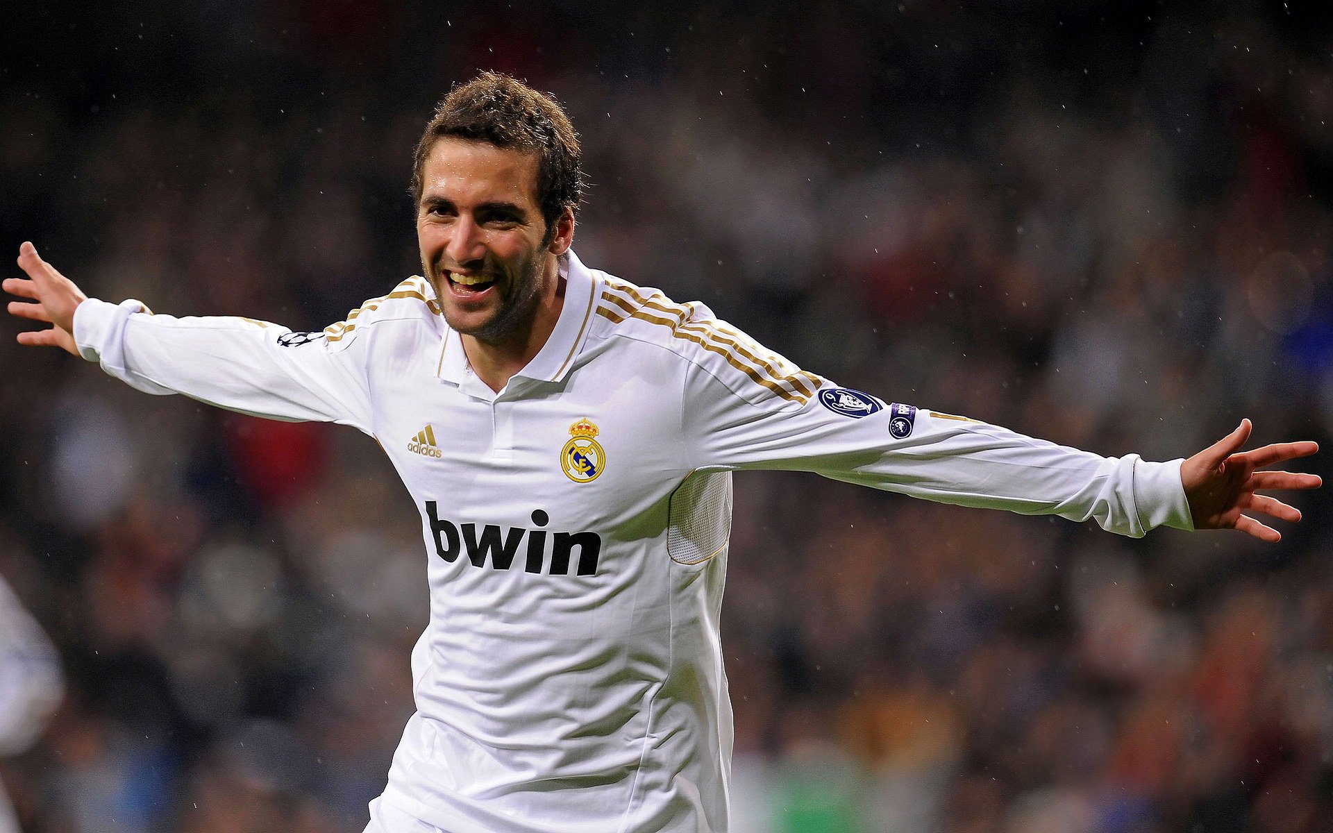 _网球运动员慈善赛事：用比赛传播爱心_，赞助网球的运动品牌